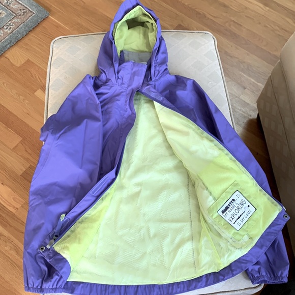 The North Face lightweight coat, HyVent, girls 10-12. - Picture 3 of 10